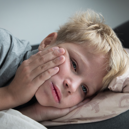 kind met tand of kiespijn